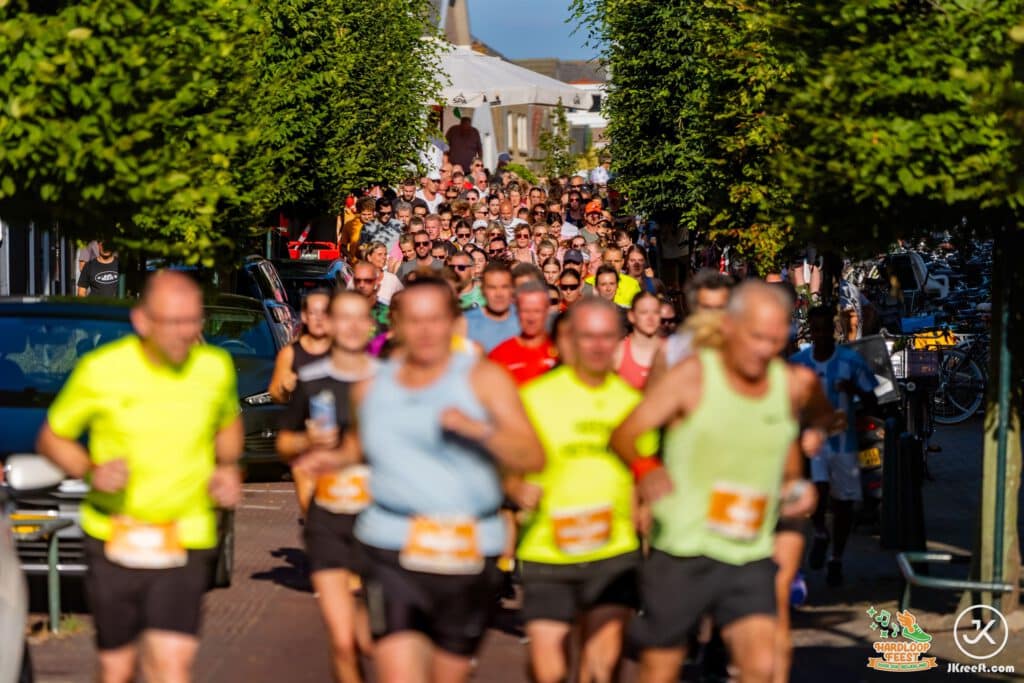 Lopers onderweg door Oud-Beijerland